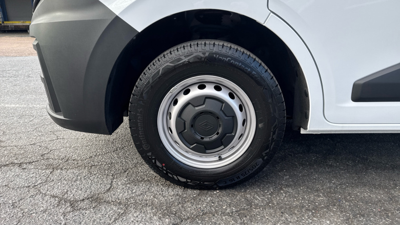 Renault Master Mwb Diesel Fwd MM35 Blue dCi 130 Advance Medium Roof Van